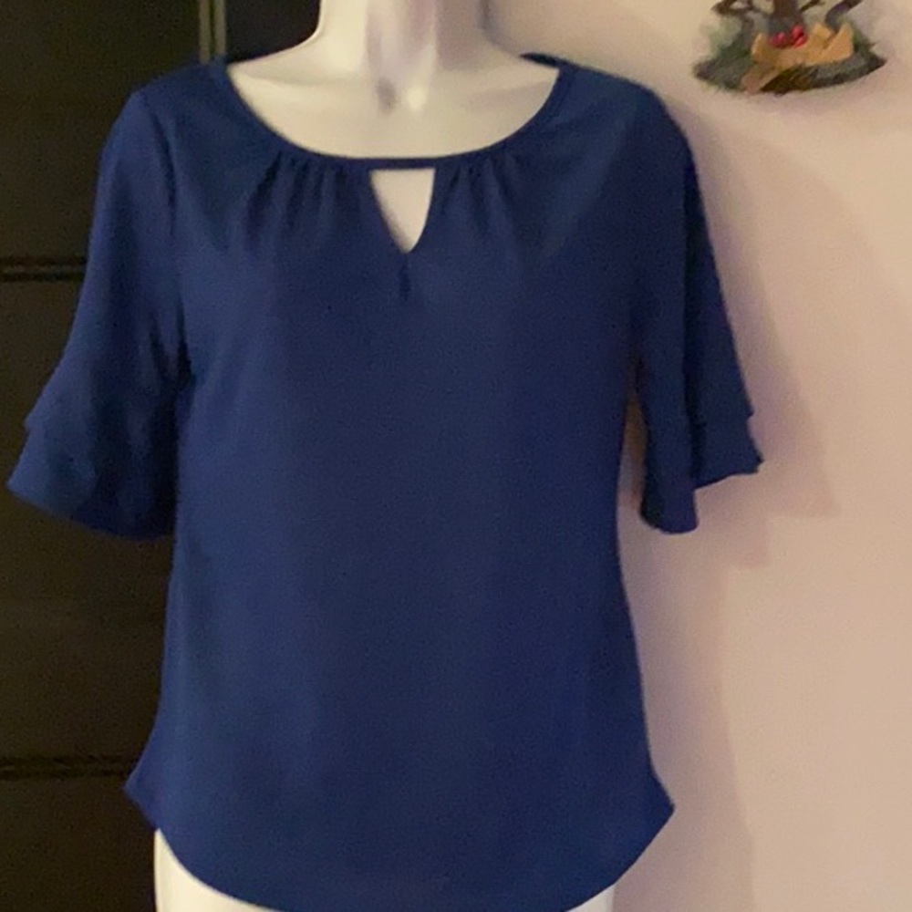 Blue short-sleeved blouse